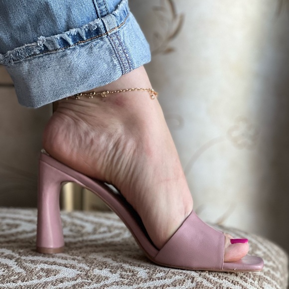 Shoes - Comfy slides / mules heels